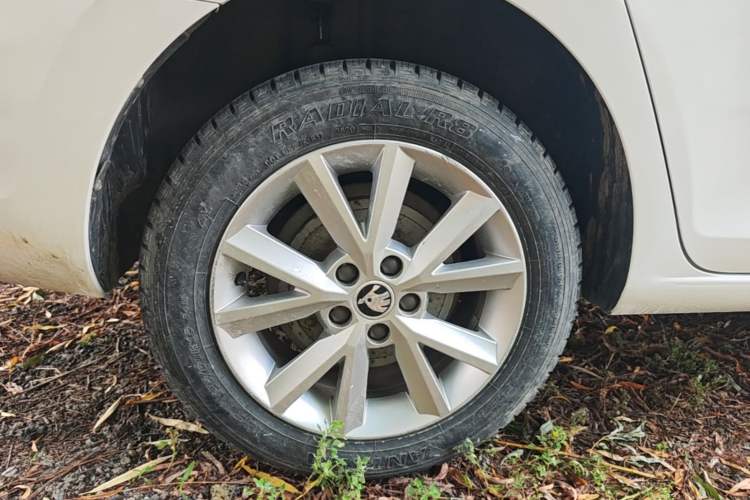 Used Skoda Rapid 2016 1.6L Manual Trend Edition Right Rear Wheel Hub