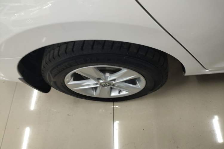 Used Skoda Rapid 2016 1.6L Automatic Front-Wheel Drive Model Right Rear Wheel Hub