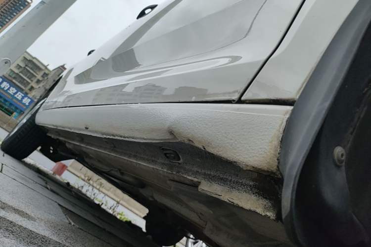 Used Skoda Rapid 2016 1.6L Manual Front-Wheel-Drive Version Right Side Sill