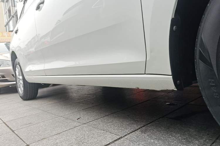 Used Skoda Rapid 2016 1.4L Manual Front-Wheel Drive Model Right Side Sill
