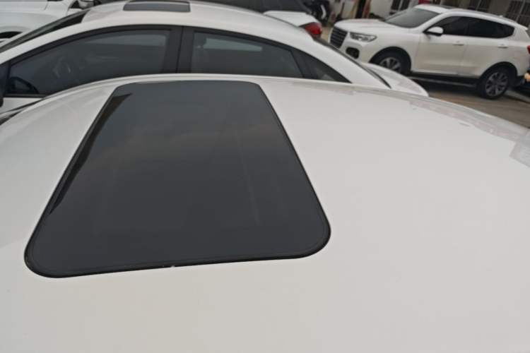 Used Skoda Rapid 2016 1.6L Automatic Chuanxing Edition Roof