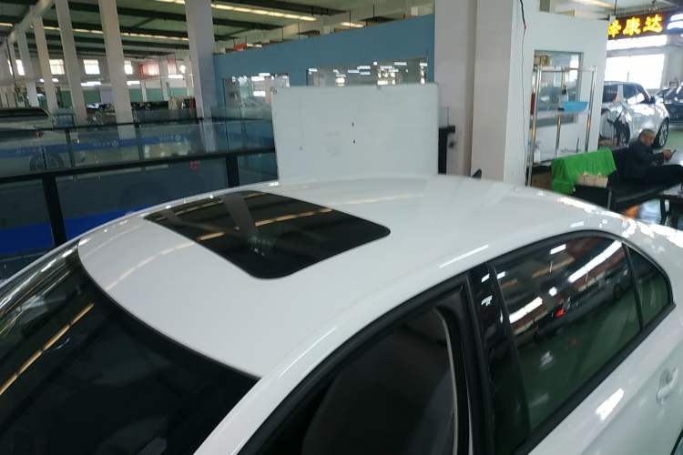 Used Skoda Rapid 2016 1.6L Automatic Chuanxing Edition Roof