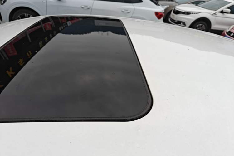 Used Skoda Rapid 2016 1.6L Automatic Chuanxing Edition Roof