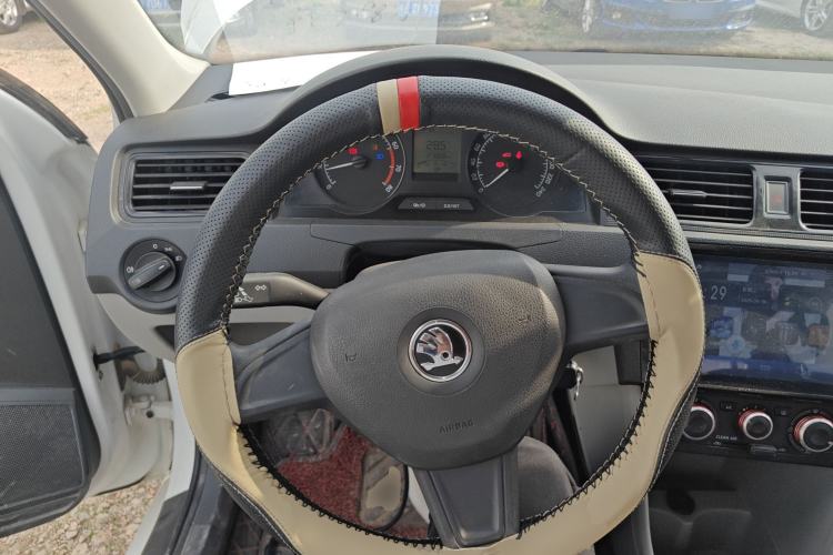 Used Skoda Rapid 2016 1.6L Manual Front-Wheel-Drive Version Steering Wheel