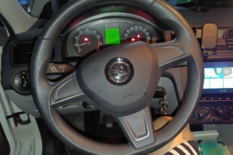 Used Skoda Rapid 2016 1.6L Manual Front-Wheel-Drive Version Steering Wheel