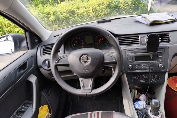 Used Skoda Rapid 2016 1.6L Manual Front-Wheel-Drive Version Steering Wheel