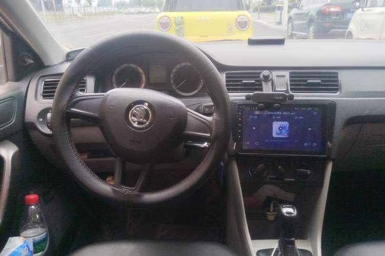 Used Skoda Rapid 2016 1.6L Automatic Front-Wheel Drive Model Steering Wheel