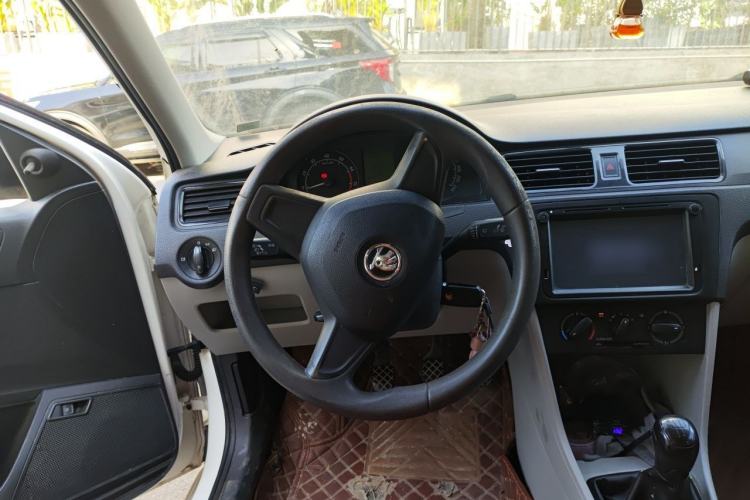 Used Skoda Rapid 2016 1.6L Manual Front-Wheel-Drive Version Steering Wheel