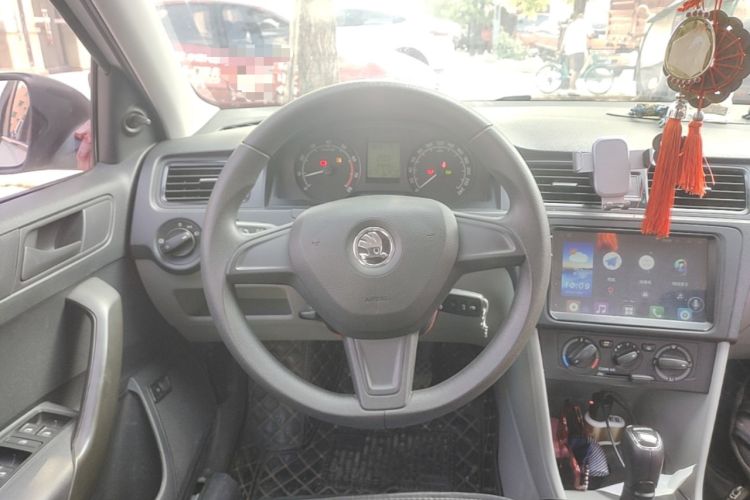 Used Skoda Rapid 2016 1.6L Automatic Front-Wheel Drive Model Steering Wheel