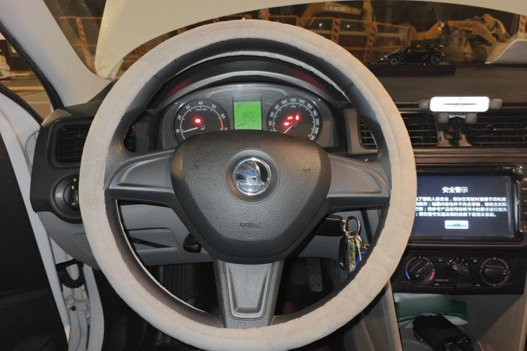Used Skoda Rapid 2016 1.6L Manual Front-Wheel-Drive Version Steering Wheel