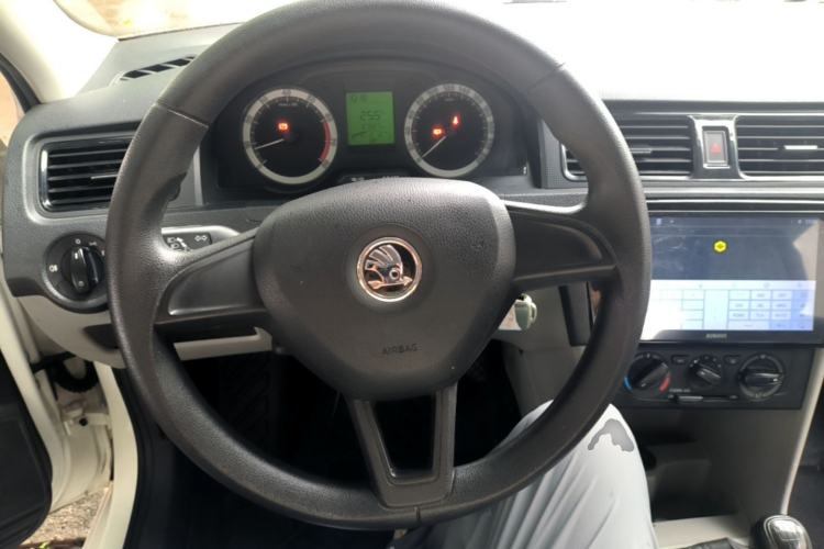 Used Skoda Rapid 2016 1.6L Manual Front-Wheel-Drive Version Steering Wheel