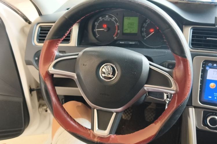 Used Skoda Rapid 2016 1.6L Manual Front-Wheel-Drive Version Steering Wheel
