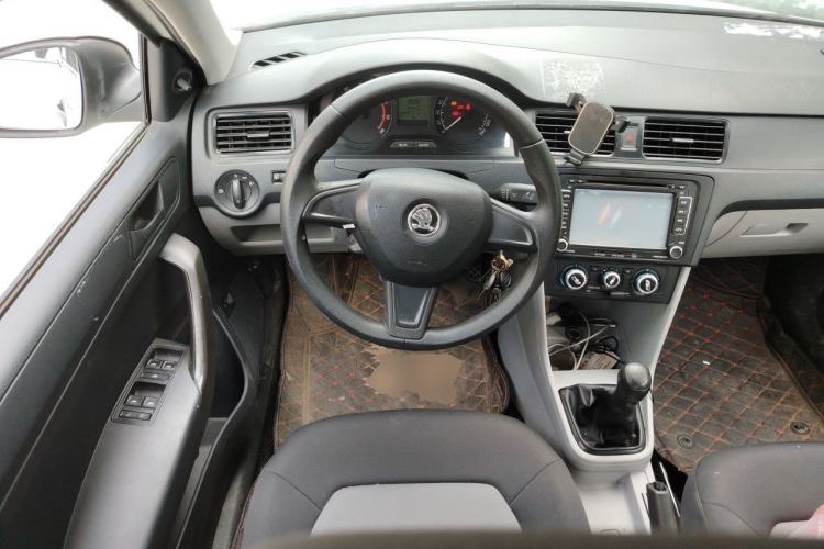 Used Skoda Rapid 2016 1.6L Manual Front-Wheel-Drive Version Steering Wheel
