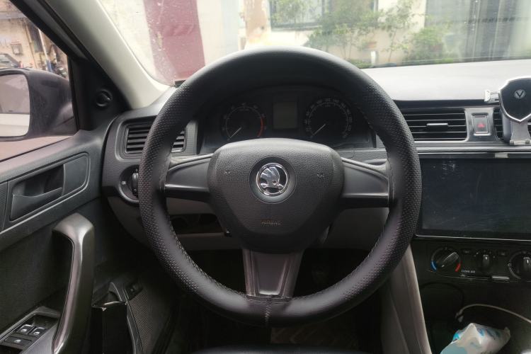 Used Skoda Rapid 2016 1.6L Manual Front-Wheel-Drive Version Steering Wheel
