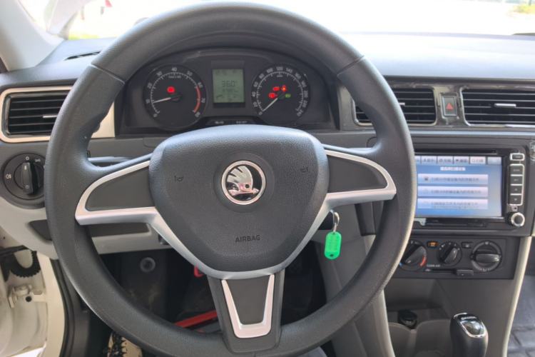 Used Skoda Rapid 2016 1.6L Automatic Front-Wheel Drive Model Steering Wheel
