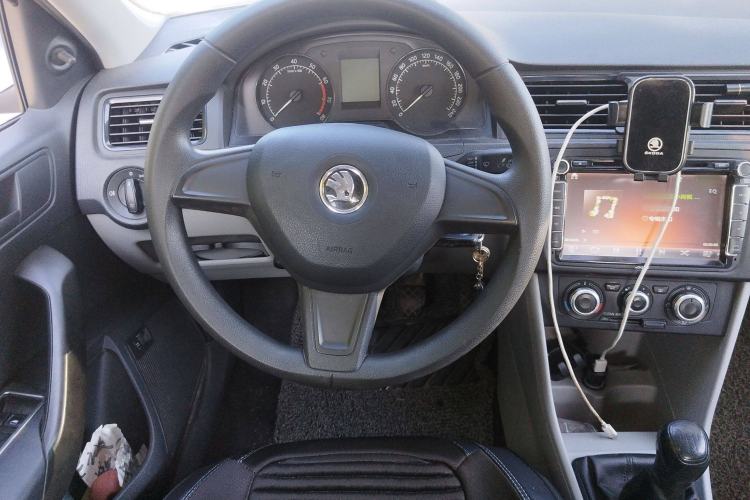 Used Skoda Rapid 2016 1.6L Manual Front-Wheel-Drive Version Steering Wheel