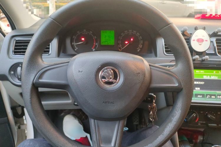 Used Skoda Rapid 2016 1.6L Automatic Front-Wheel Drive Model Steering Wheel