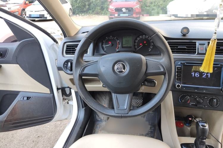 Used Skoda Rapid 2016 1.6L Automatic Chuanxing Edition Steering Wheel