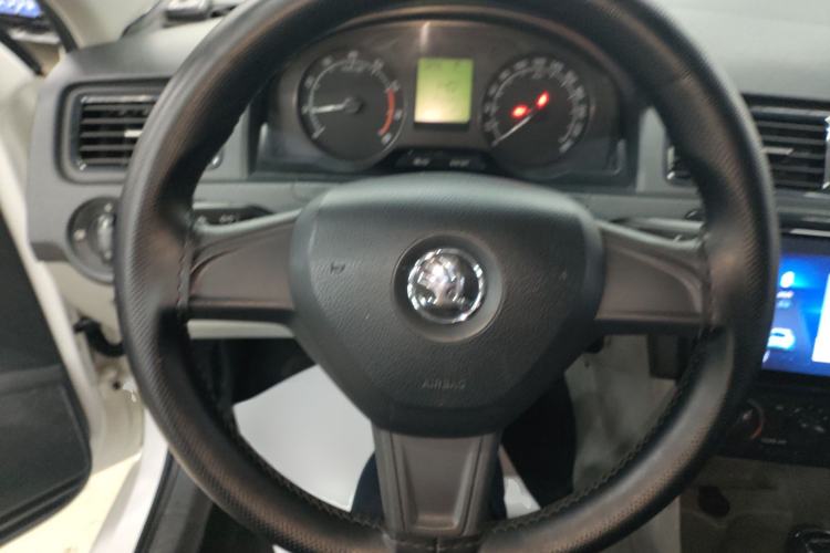 Used Skoda Rapid 2016 1.6L Automatic Front-Wheel Drive Model Steering Wheel