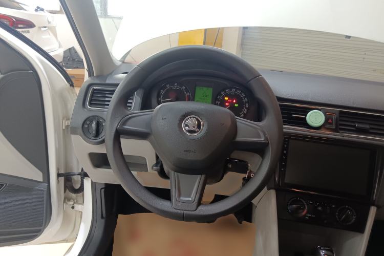 Used Skoda Rapid 2016 1.6L Automatic Chuanxing Edition Steering Wheel