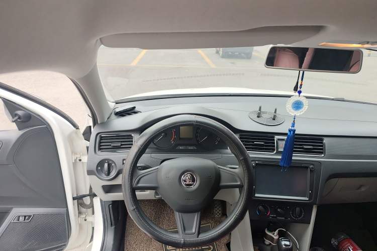 Used Skoda Rapid 2016 1.6L Automatic Front-Wheel Drive Model Steering Wheel