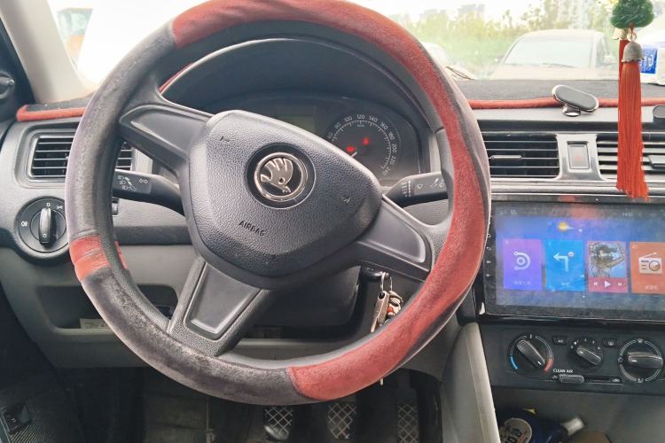 Used Skoda Rapid 2016 1.6L Manual Front-Wheel-Drive Version Steering Wheel