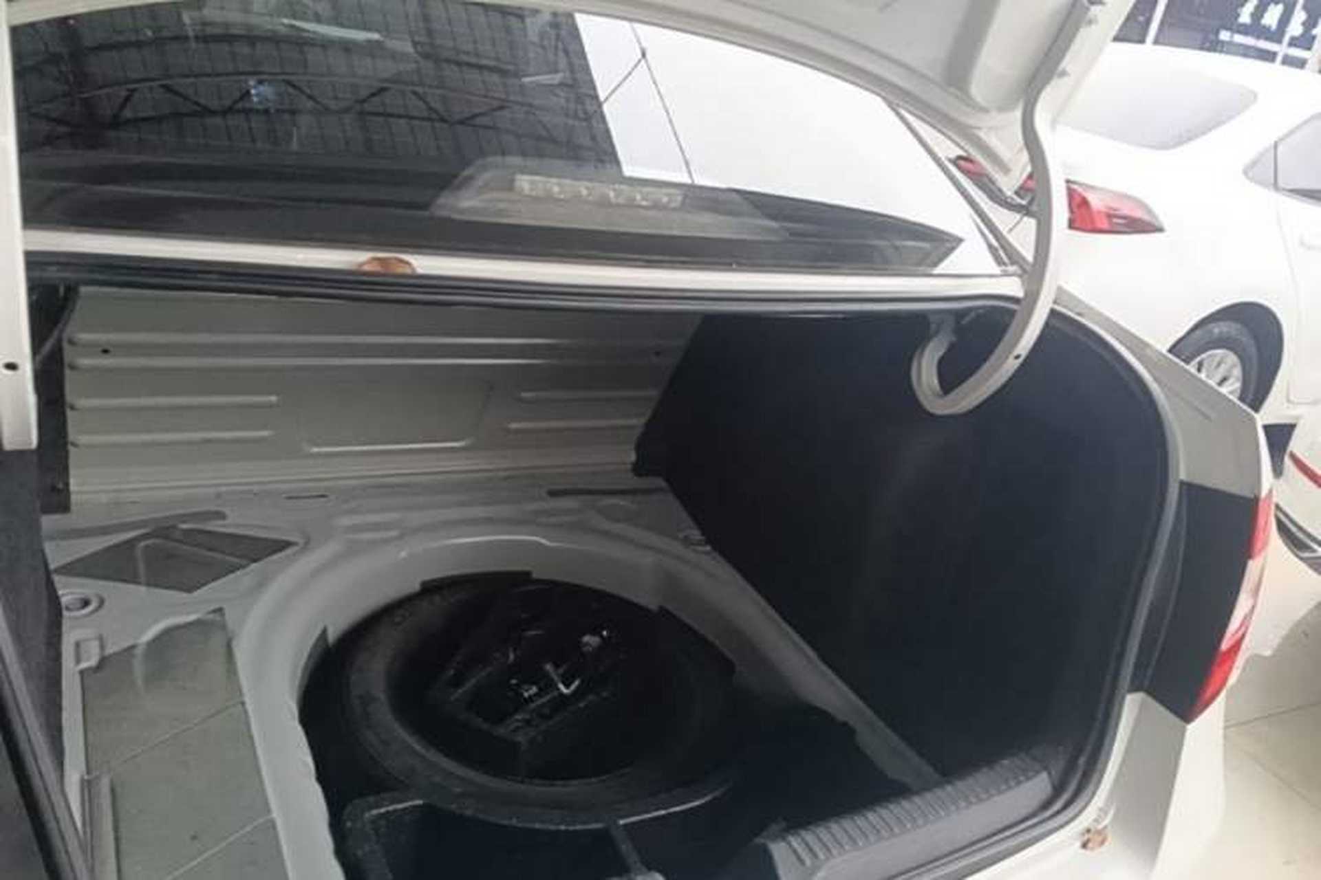 Used Skoda Rapid 2016 1.4L Manual Front-Wheel Drive Model Trunk