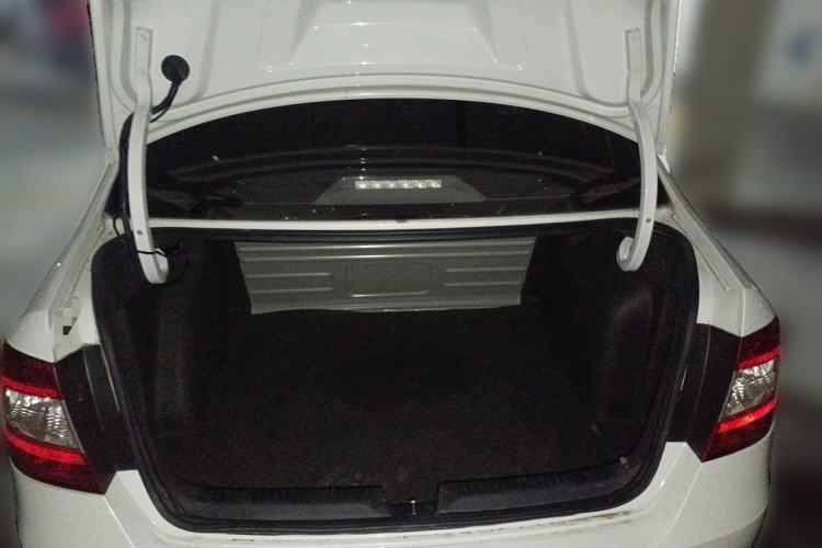 Used Skoda Rapid 2016 1.6L Manual Front-Wheel-Drive Version Trunk