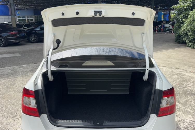 Used Skoda Rapid 2016 1.6L Automatic Chuanxing Edition Trunk