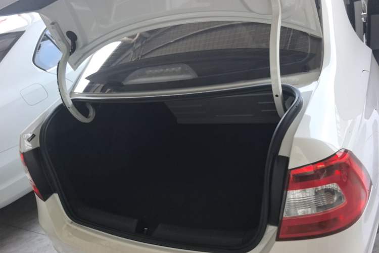 Used Skoda Rapid 2016 1.6L Automatic Chuanxing Edition Trunk