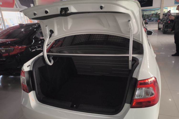 Used Skoda Rapid 2016 1.6L Automatic Chuanxing Edition Trunk