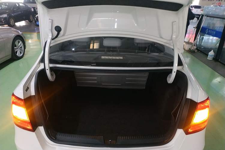 Used Skoda Rapid 2016 1.6L Automatic Chuanxing Edition Trunk