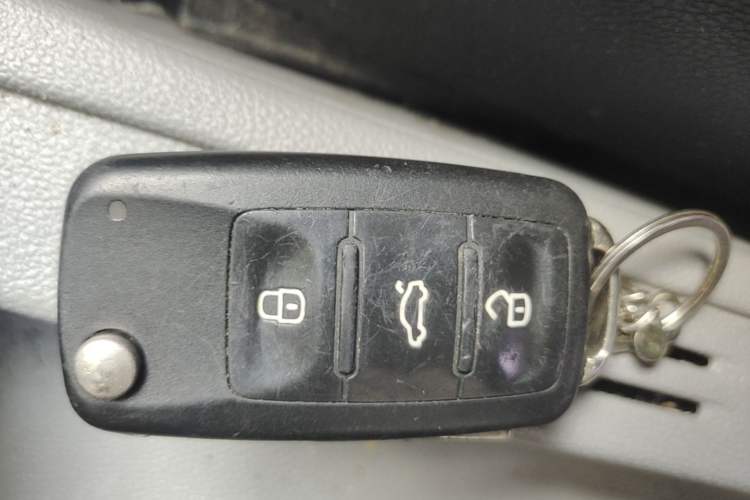 Used Skoda Rapid 2016 1.6L Automatic Front-Wheel Drive Model Vehicle Key