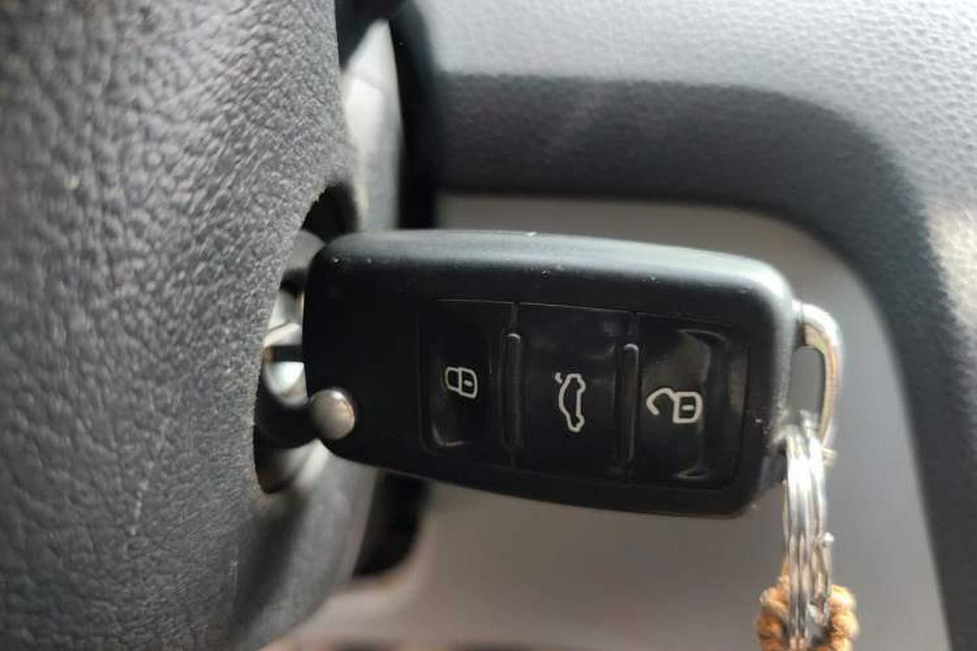Used Skoda Rapid 2016 1.6L Manual Front-Wheel-Drive Version Vehicle Key