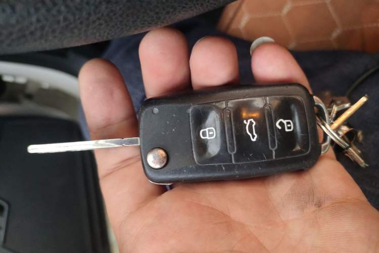 Used Skoda Rapid 2016 1.6L Automatic Front-Wheel Drive Model Vehicle Key