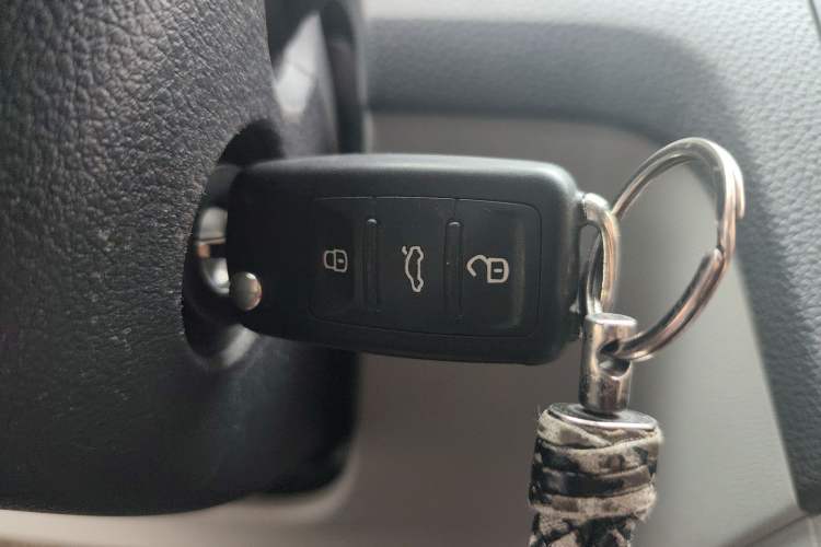 Used Skoda Rapid 2016 1.6L Automatic Front-Wheel Drive Model Vehicle Key