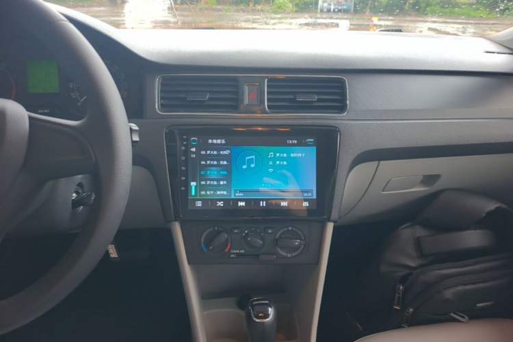 Used Skoda Rapid 2016 1.6L Automatic Chuanxing Edition Audio And AC Panel