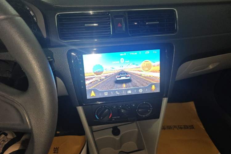Used Skoda Rapid 2016 1.6L Manual Trend Edition Audio And AC Panel