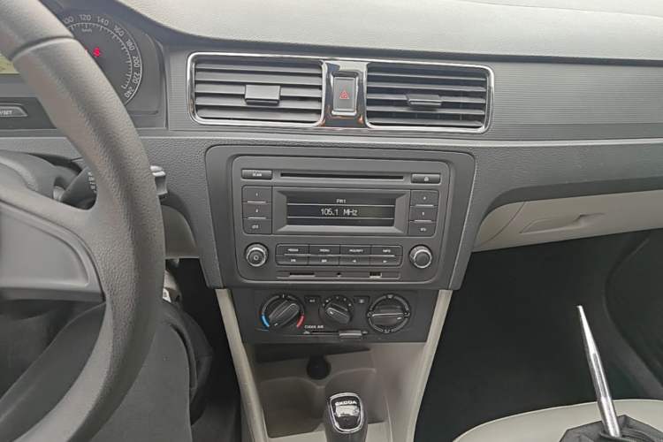 Used Skoda Rapid 2016 1.6L Automatic Chuanxing Edition Audio And AC Panel