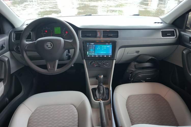 Used Skoda Rapid 2016 1.6L Automatic Chuanxing Edition Center Console
