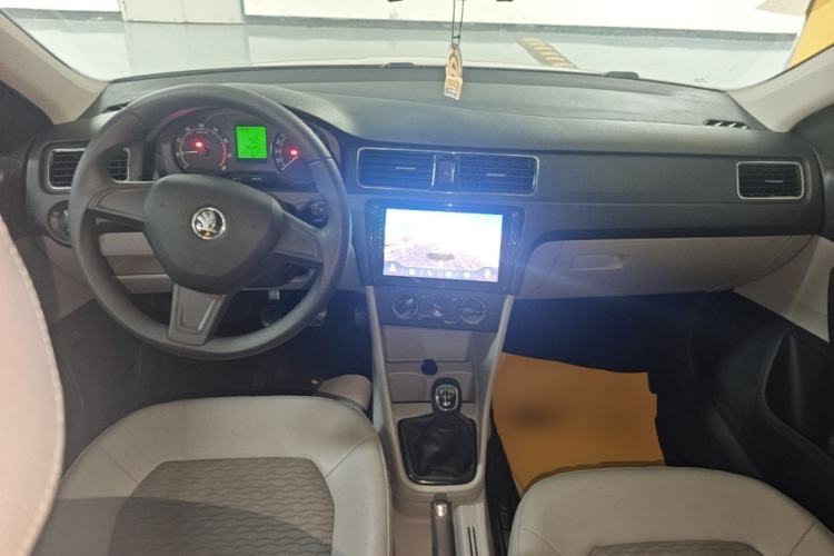 Used Skoda Rapid 2016 1.6L Manual Trend Edition Center Console