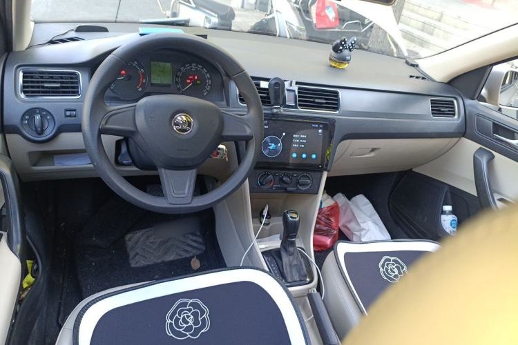 Used Skoda Rapid 2016 1.6L Automatic Chuanxing Edition Center Console