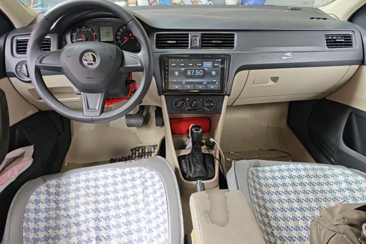 Used Skoda Rapid 2016 1.6L Automatic Chuanxing Edition Center Console
