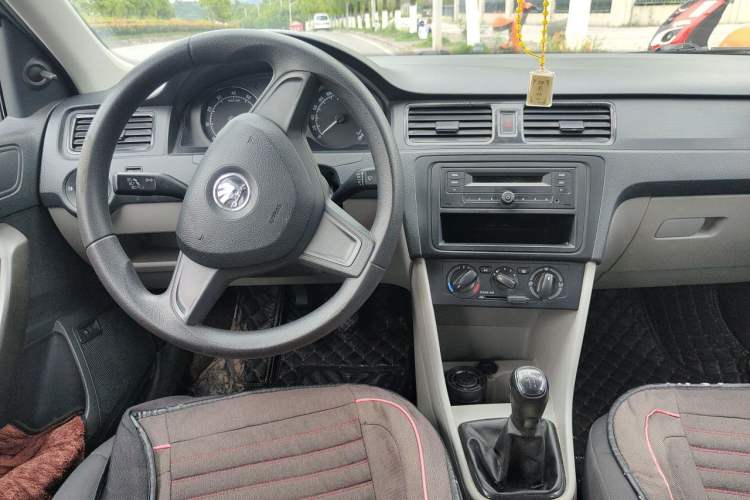 Used Skoda Rapid 2016 1.4L Manual Front-Wheel Drive Model Center Console