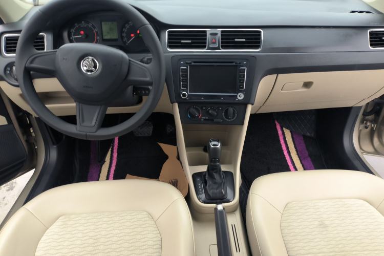 Used Skoda Rapid 2016 1.6L Automatic Chuanxing Edition Center Console