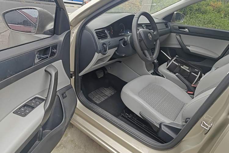 Used Skoda Rapid 2016 1.6L Automatic Chuanxing Edition Driver Seat