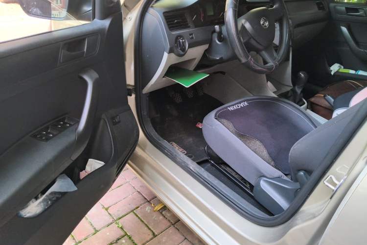 Used Skoda Rapid 2016 1.6L Manual Front-Wheel-Drive Version Driver Seat