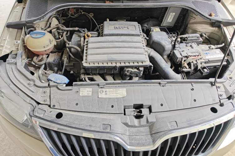 Used Skoda Rapid 2016 1.6L Automatic Chuanxing Edition Engine Bay