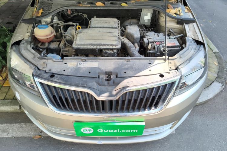 Used Skoda Rapid 2016 1.6L Manual Front-Wheel-Drive Version Engine Bay