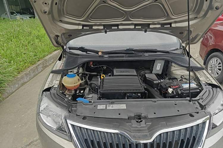 Used Skoda Rapid 2016 1.6L Automatic Chuanxing Edition Engine Bay Right